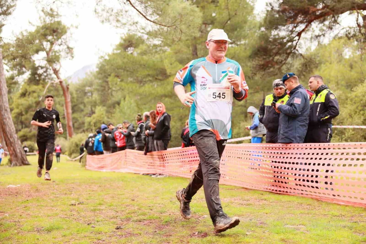 YEŞİLAY ORYANTİRİNG KULÜPLER TÜRKİYE ŞAMPİYONASI’NDA İLK İKİ GÜN GERİDE KALDI. UZUN MESAFE VE ORTA...