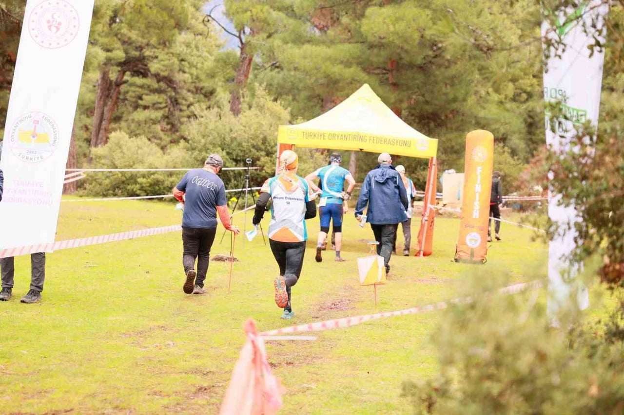 YEŞİLAY ORYANTİRİNG KULÜPLER TÜRKİYE ŞAMPİYONASI’NDA İLK İKİ GÜN GERİDE KALDI. UZUN MESAFE VE ORTA...