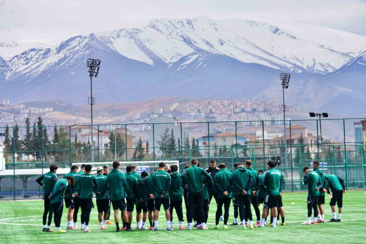 YEŞİLYURTSPOR, AĞRI DEPLASMANI İÇİN HAZIR