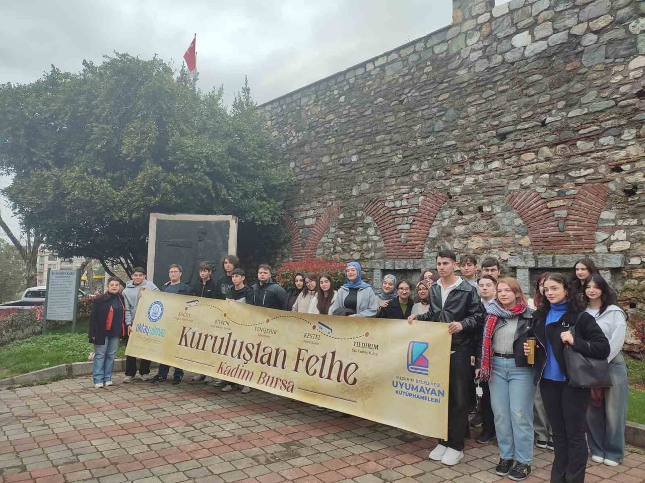 YILDIRIM BELEDİYESİ, BURSA’NIN FETHİNİN 700. YILI DOLAYISIYLA LİSE ÖĞRENCİLERİNİ, OSMANLI’NIN...