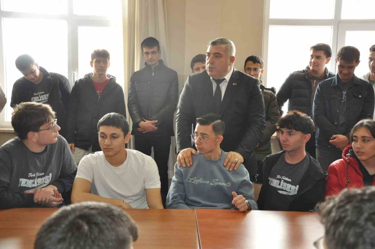 YKS SINAVINA GİRECEK ÖĞRENCİLERE SESLENEN İL MİLLİ EĞİTİM MÜDÜRÜ MİRAÇ SÜNNETCİ, "MORAL VE...