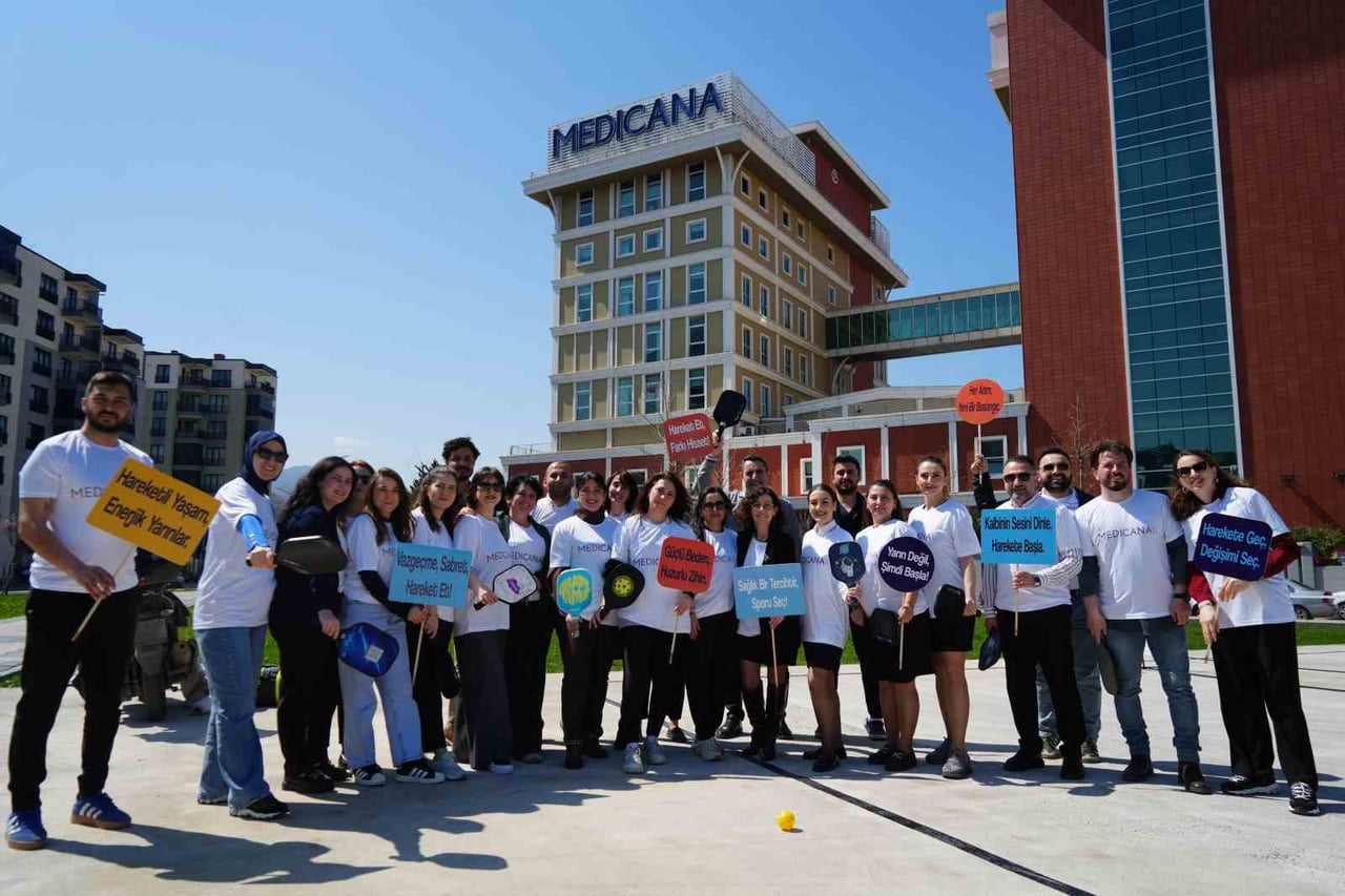 YOĞUN ÇALIŞMA TEMPOSUNA KISA BİR MOLA VEREN SAMSUN’DAKİ SAĞLIK ÇALIŞANLARI, ÖĞLE ARASINDA...