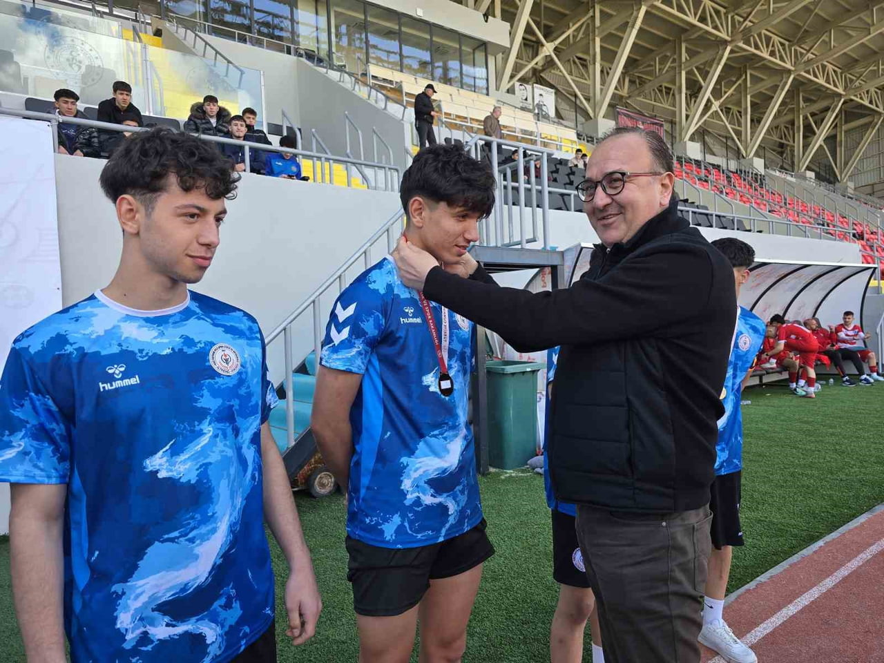 YOZGAT’TA DÜZENLENEN OKUL SPORLARI FUTBOL GENÇLER GRUP MÜSABAKALARI, 9 İLDEN 288 SPORCUNUN...