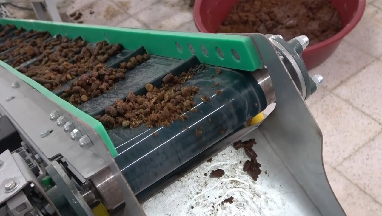 YOZGAT’TA SOKAK HAYVANLARININ BESLENME İHTİYAÇLARINI KARŞILAMAYA YÖNELİK ÖNEMLİ BİR ADIM ATILDI....