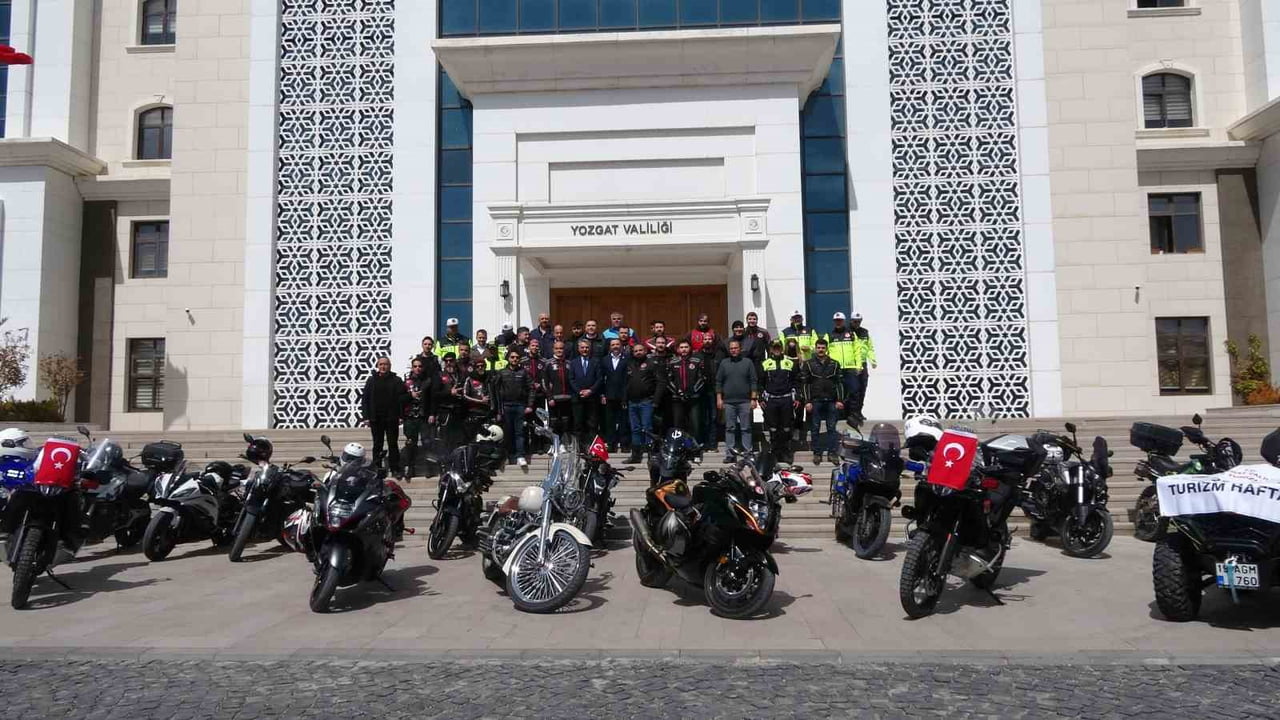 YOZGAT’TA TURİZM HAFTASI ETKİNLİKLERİ KAPSAMINDA BİR ARAYA GELEN MOTOSİKLET TUTKUNLARI, ŞEHRİN...