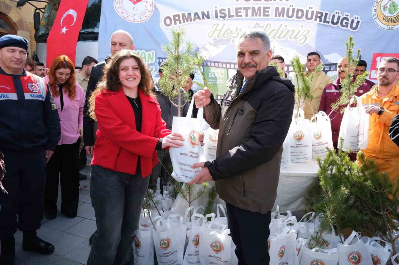 YOZGAT’TA VATANDAŞLARA ÜCRETSİZ OLARAK FİDAN DAĞITIMI GERÇEKLEŞTİRİLDİ.-