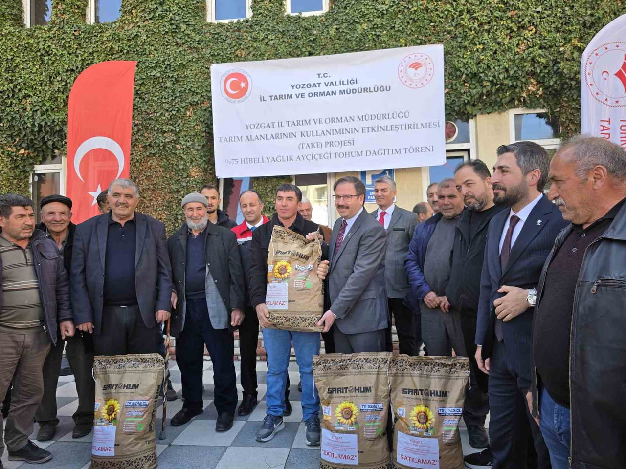 YOZGAT TARIM VE ORMAN MÜDÜRLÜĞÜ’NDE YERLİ YAĞLIK AYÇİÇEĞİ TOHUMU DAĞITILDI.-