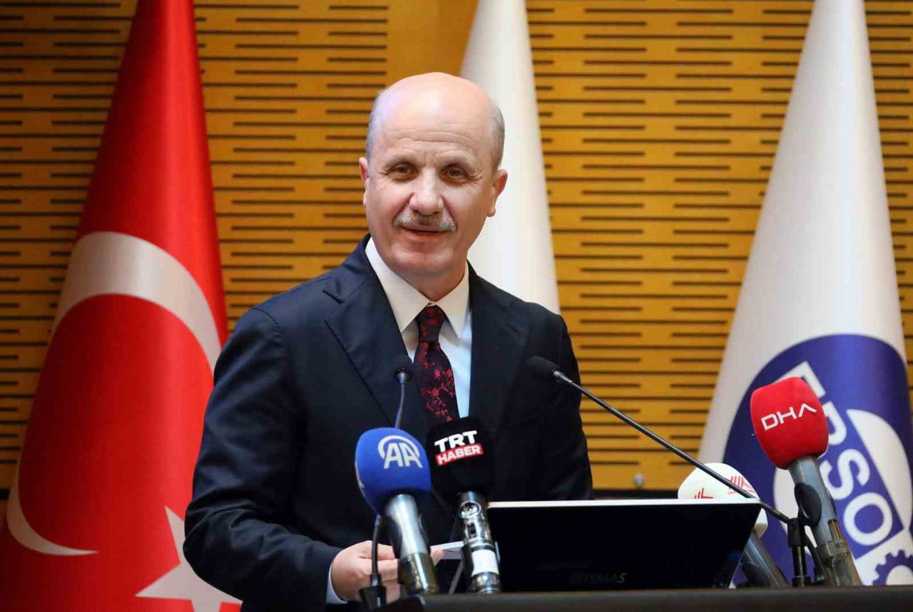 YÜKSEKÖĞRETİM KURULU BAŞKANI EROL ÖZVAR KONUŞMA YAPTI