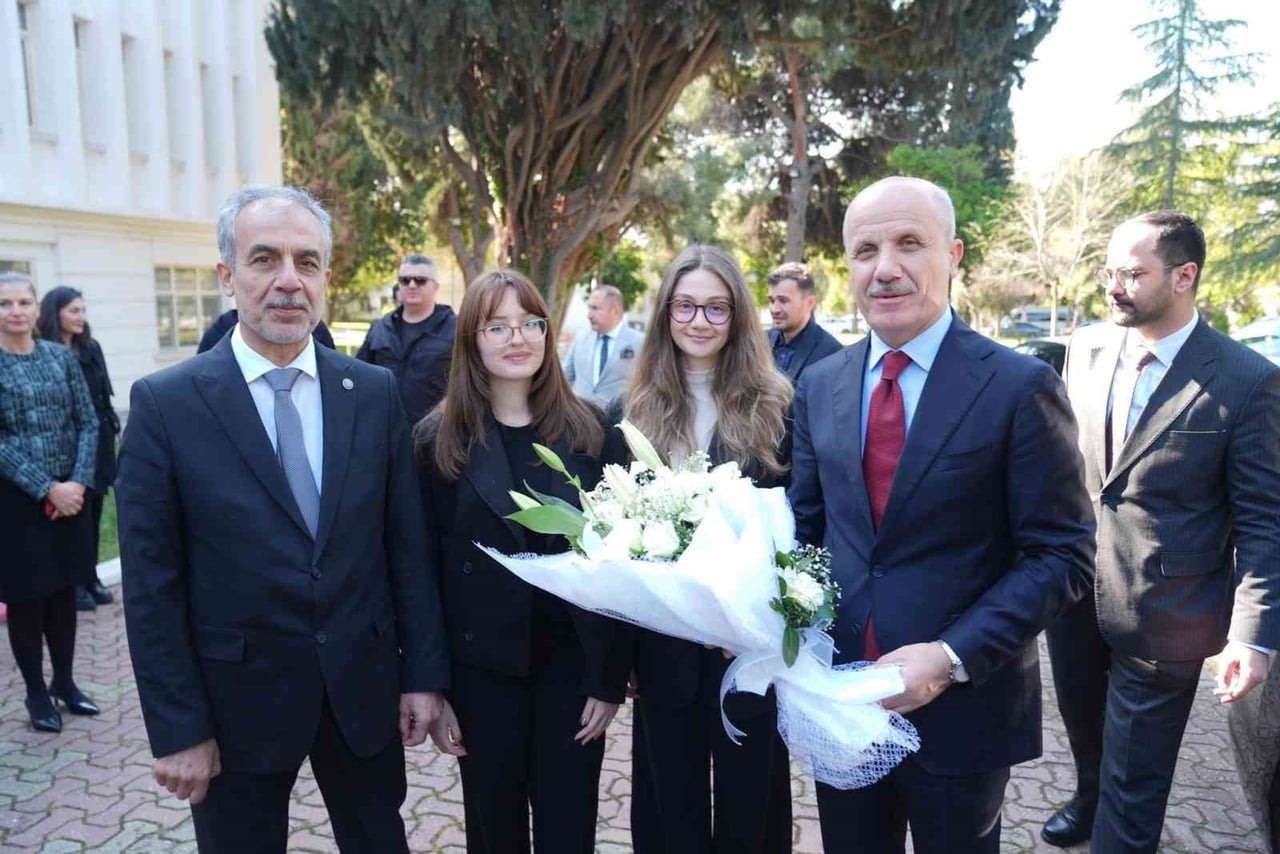 YÜKSEKÖĞRETİM KURULU (YÖK) İLE EGE BÖLGESİ SANAYİ ODASI (EBSO) ARASINDA ÜNİVERSİTE-SANAYİ İŞ...