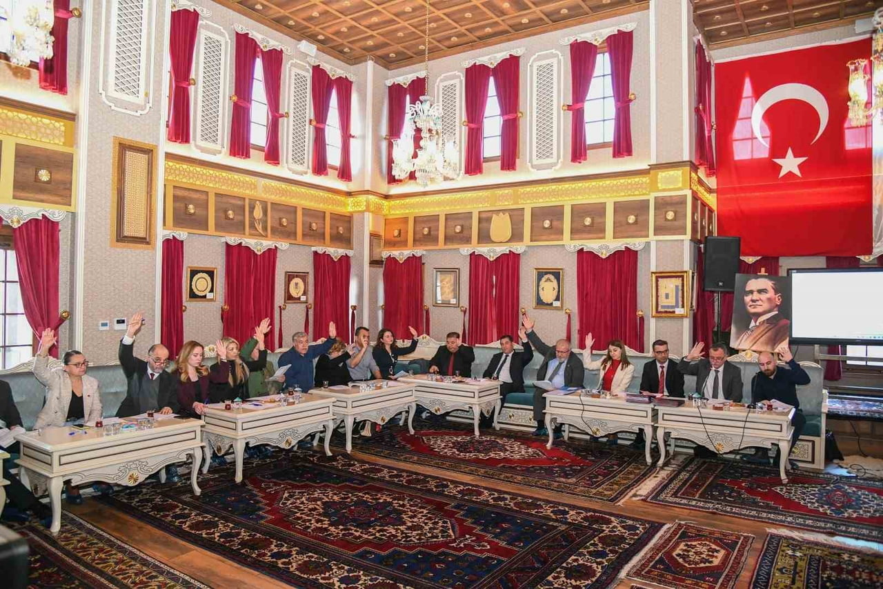 YUNUSEMRE BELEDİYESİ NİSAN AYI MECLİS TOPLANTISI’NDA 46 GÜNDEM MADDESİ GÖRÜŞÜLEREK KARARA...