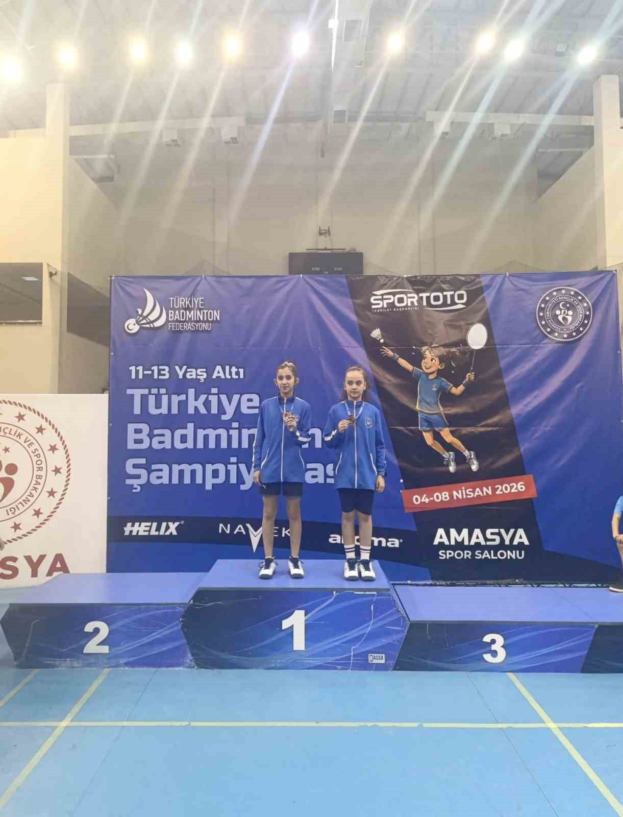 YUNUSEMRE BELEDİYESPOR'UN BAŞARILI BADMİNTONCULARI ELİF ADA CEYLAN VE IRMAK DENKTAŞ, AMASYA'DA...