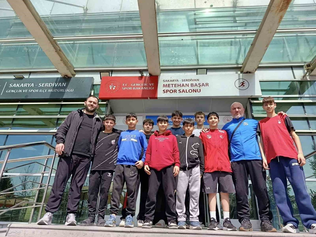 YUNUSEMRE BELEDİYESPOR'UN GÜREŞÇİLERİ, SAKARYA'DA DÜZENLENEN U15 GREKOROMEN GÜREŞ GRUP...