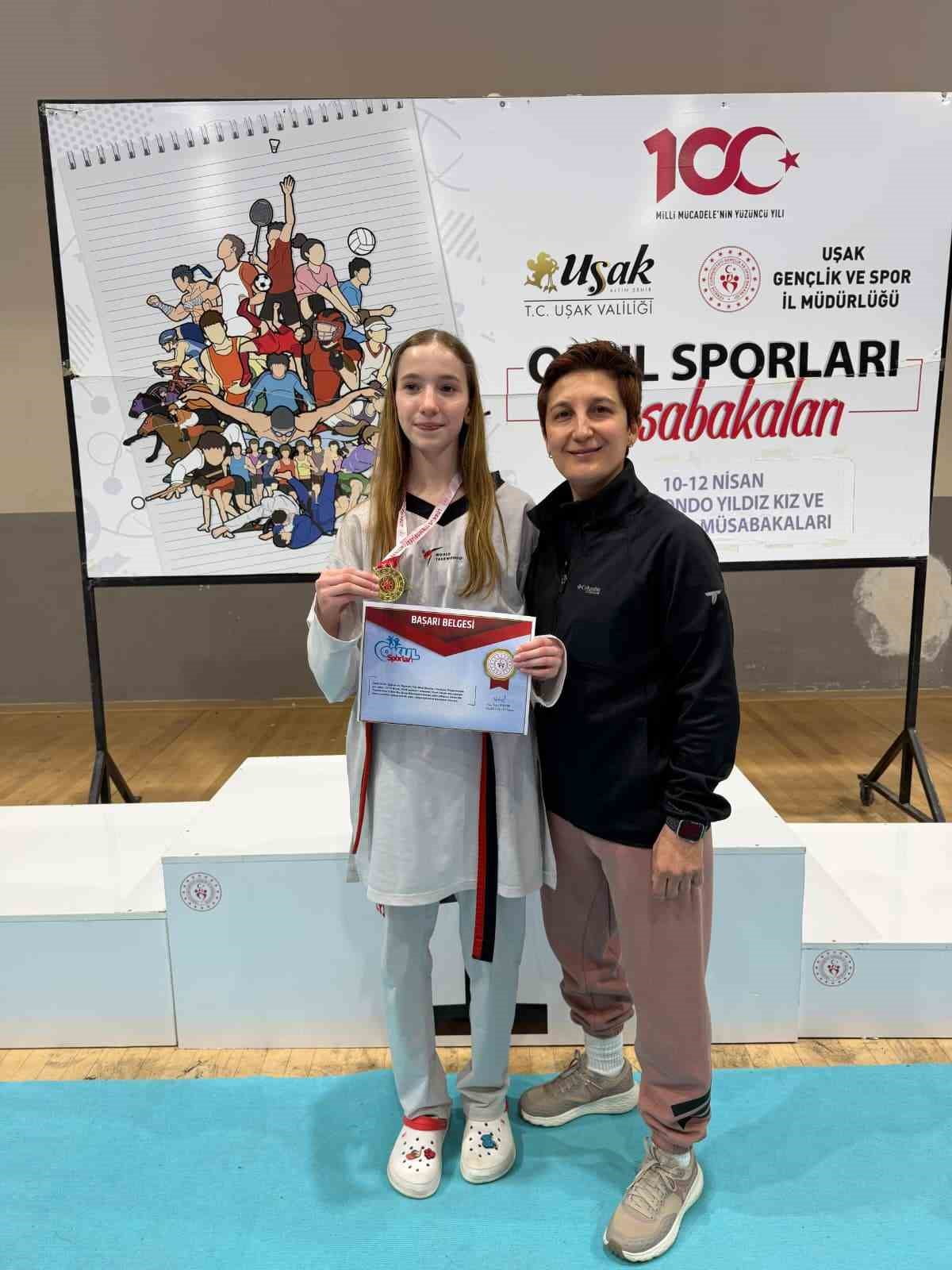 YUNUSEMRE BELEDİYESPOR'UN TEKVANDOCUSU MEYRA AK, UŞAK'TA DÜZENLENEN OKUL SPORLARI YILDIZLAR GRUP...