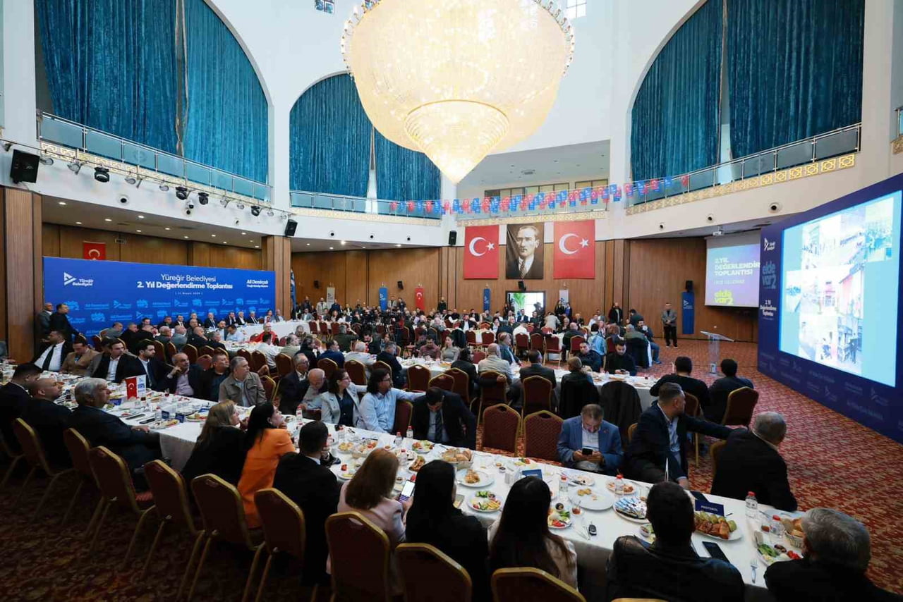 YÜREĞİR BELEDİYE BAŞKANI ALİ DEMİRÇALI, GÖREVDEKİ İKİ YILLIK HİZMET SÜRECİNİ DÜZENLENEN BASIN...