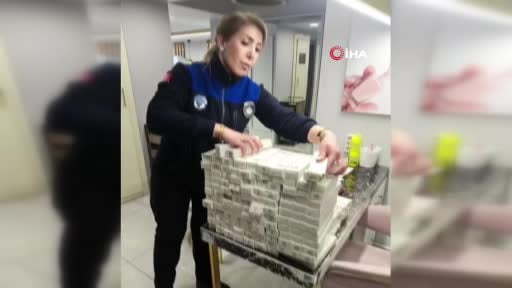 Zabıta ekipleri güzellik salonlarına yaptığı denetimde son kullanma tarihi geçen bin 500 ürüne el...