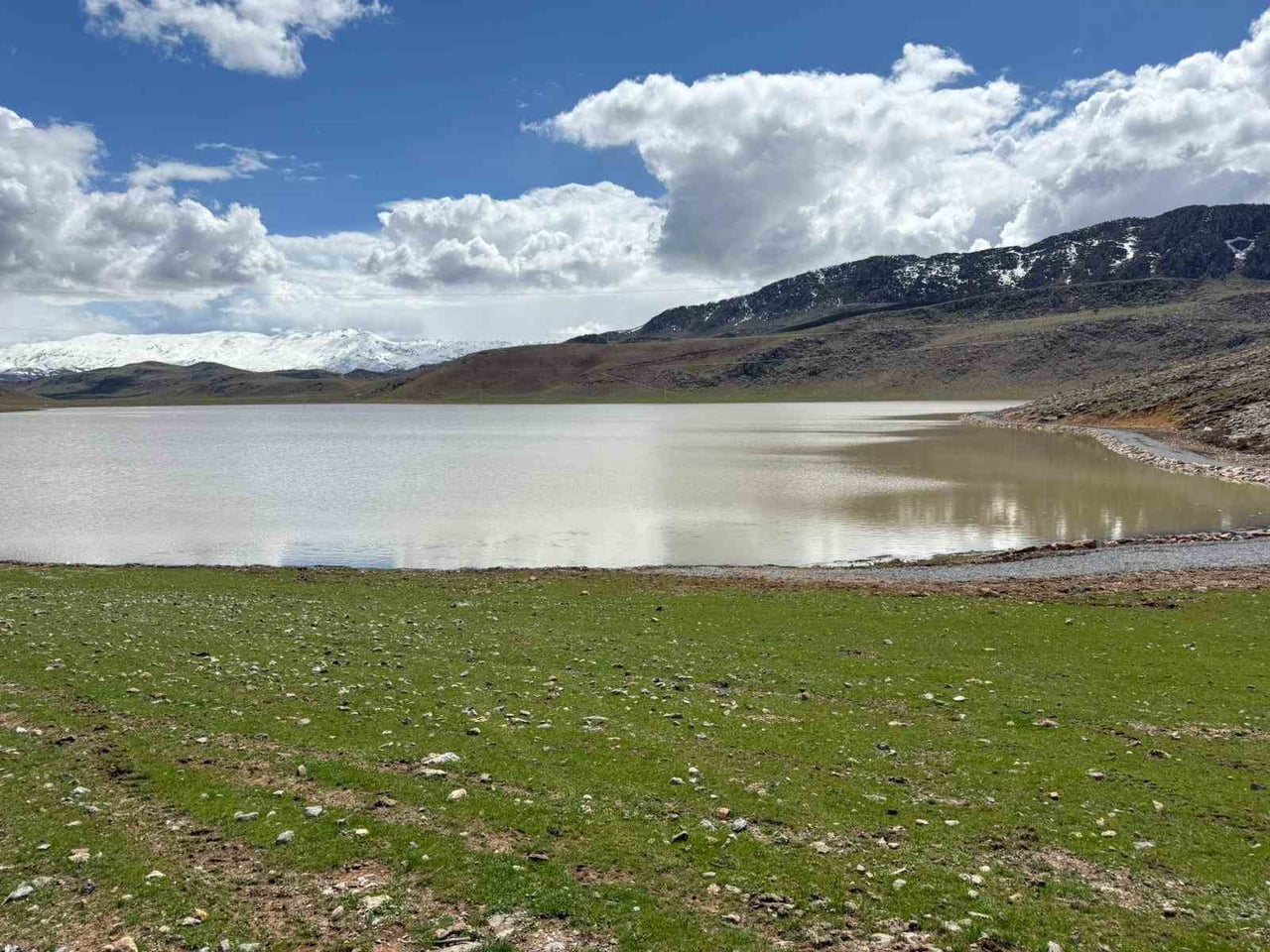 ZİRİN GÖLÜ, YOĞUN YAĞIŞLAR VE TAŞKIN KORUMA ÇALIŞMALARI SAYESİNDE YENİDEN DOĞAL GÖRÜNÜMÜNE...