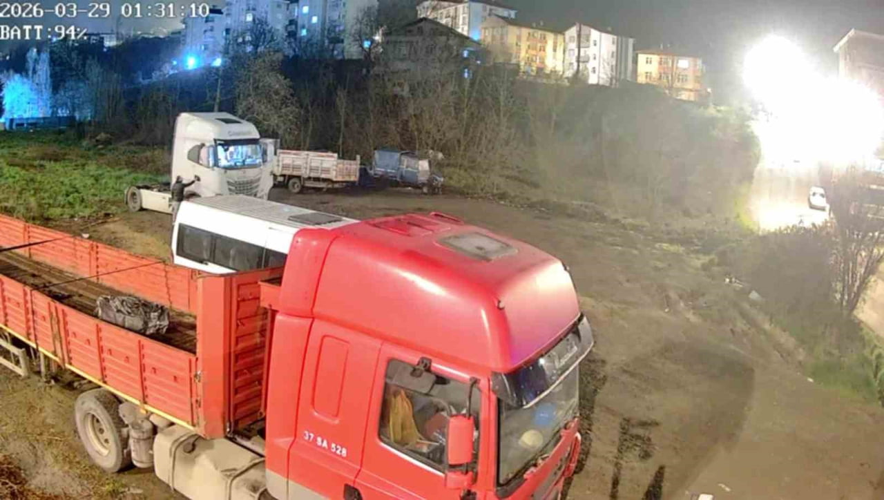 ZONGULDAK'IN EREĞLİ İLÇESİNDE ÇALIŞTIĞI FİRMAYA AİT TIRI ARKADAŞIYLA BİRLİKTE ÇALARAK SATMAYA...