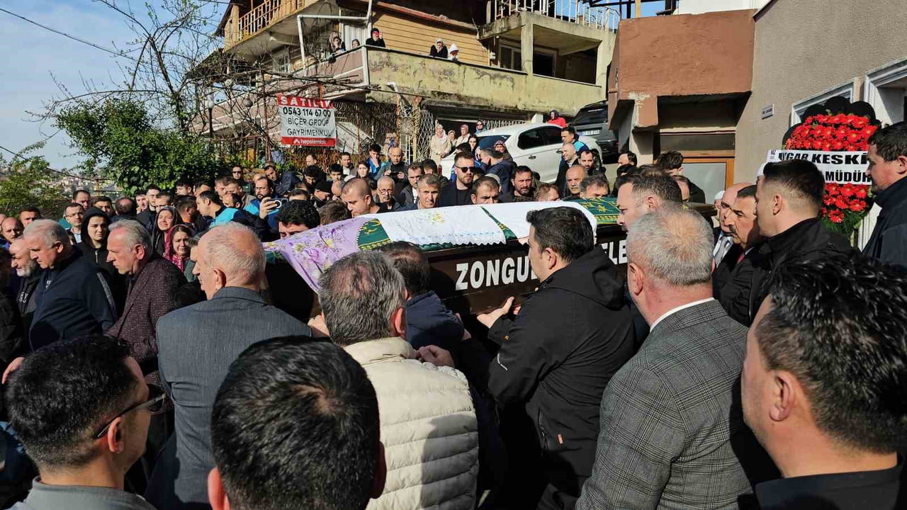 ZONGULDAK'TA MENENJİT ÖN TANISIYLA TEDAVİ GÖRDÜĞÜ HASTANEDE YAŞAMINI YİTİREN 14 YAŞINDAKİ ORTAOKUL...