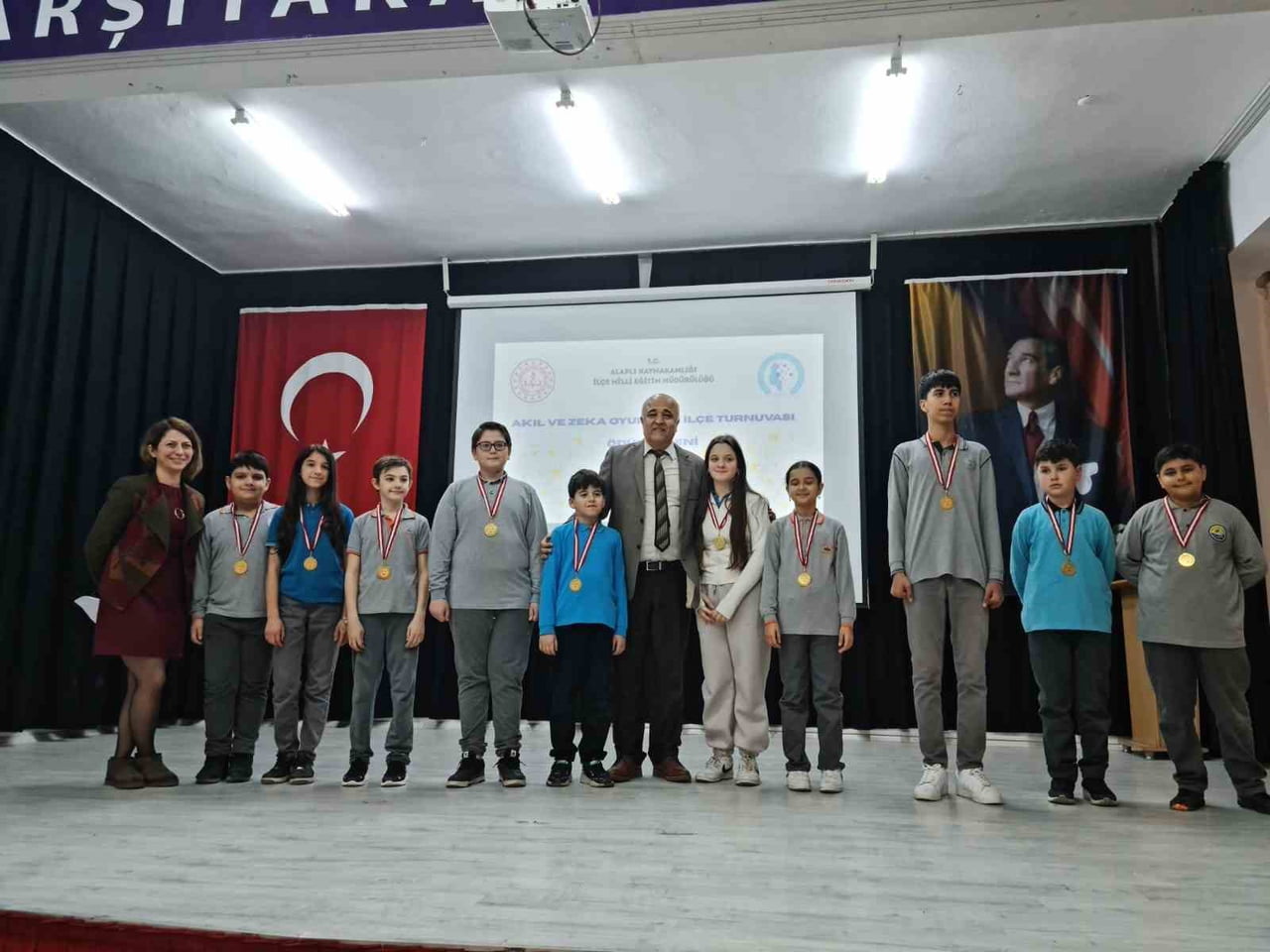 ZONGULDAK (İHA) - ALAPLI İLÇE MİLLİ EĞİTİM MÜDÜRLÜĞÜ TARAFINDAN BU YIL ALTINCISI DÜZENLENEN AKIL...