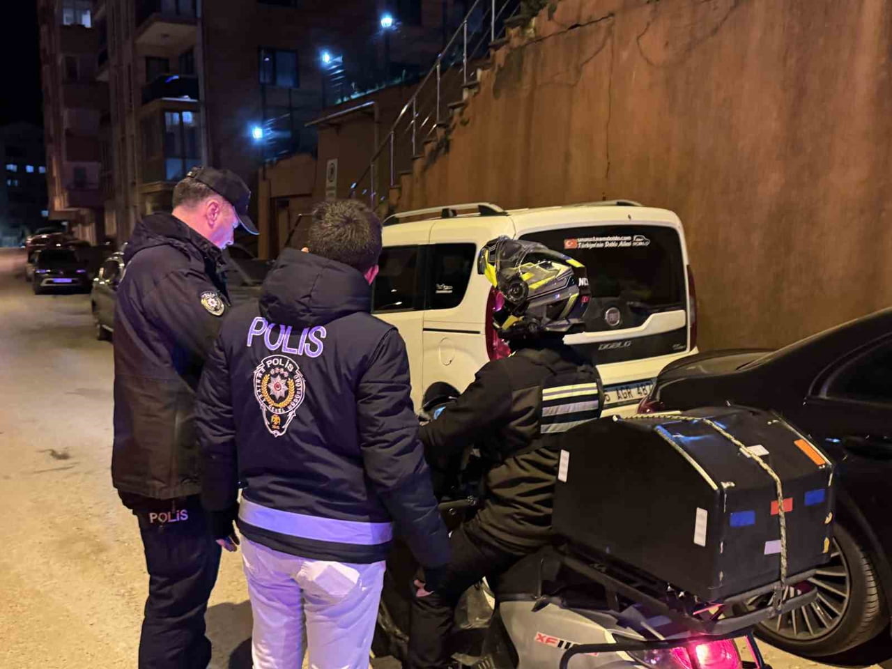 ZONGULDAK(İHA)-ZONGULDAK EMNİYET MÜDÜRLÜĞÜ EKİPLERİNCE YURT ÇEVRELERİNDE Kİ GÜVENLİĞİ SAĞLAMAK...