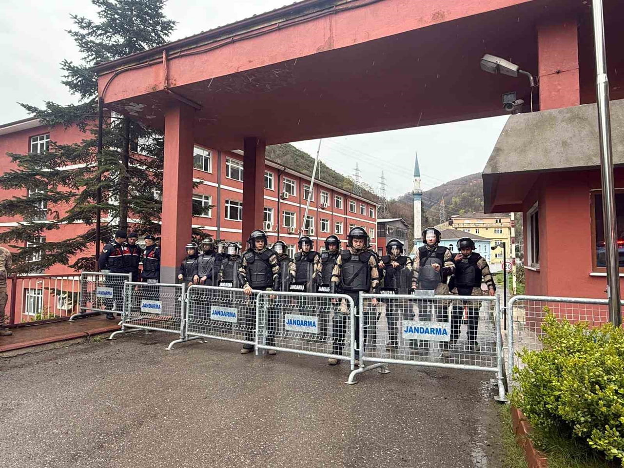 ZONGULDAK İL GENEL MECLİSİNDE DÜN YAŞANAN GERGİN BAŞKANLIK SEÇİMİNİN ARDINDAN BUGÜNKÜ BİRLEŞİM...