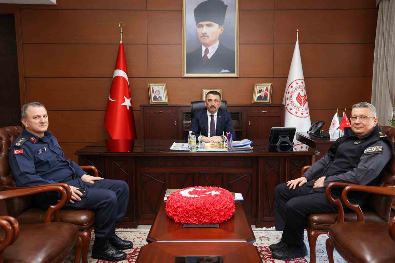 ZONGULDAK VALİSİ OSMAN HACIBEKTAŞOĞLU BAŞKANLIĞINDA DÜZENLENEN TOPLANTIDA, SUÇLA MÜCADELE, TRAFİK...