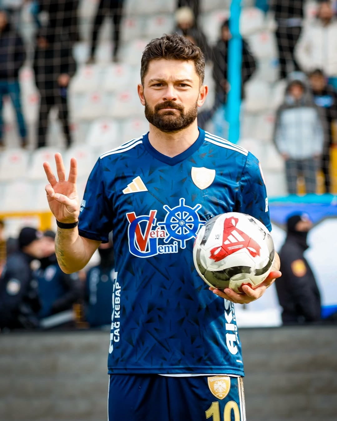 1. LİG’DE ŞAMPİYONLUĞA ULAŞAN ERZURUMSPOR FK’NIN 35 YAŞINDAKİ TECRÜBELİ GOLCÜSÜ EREN TOZLU...