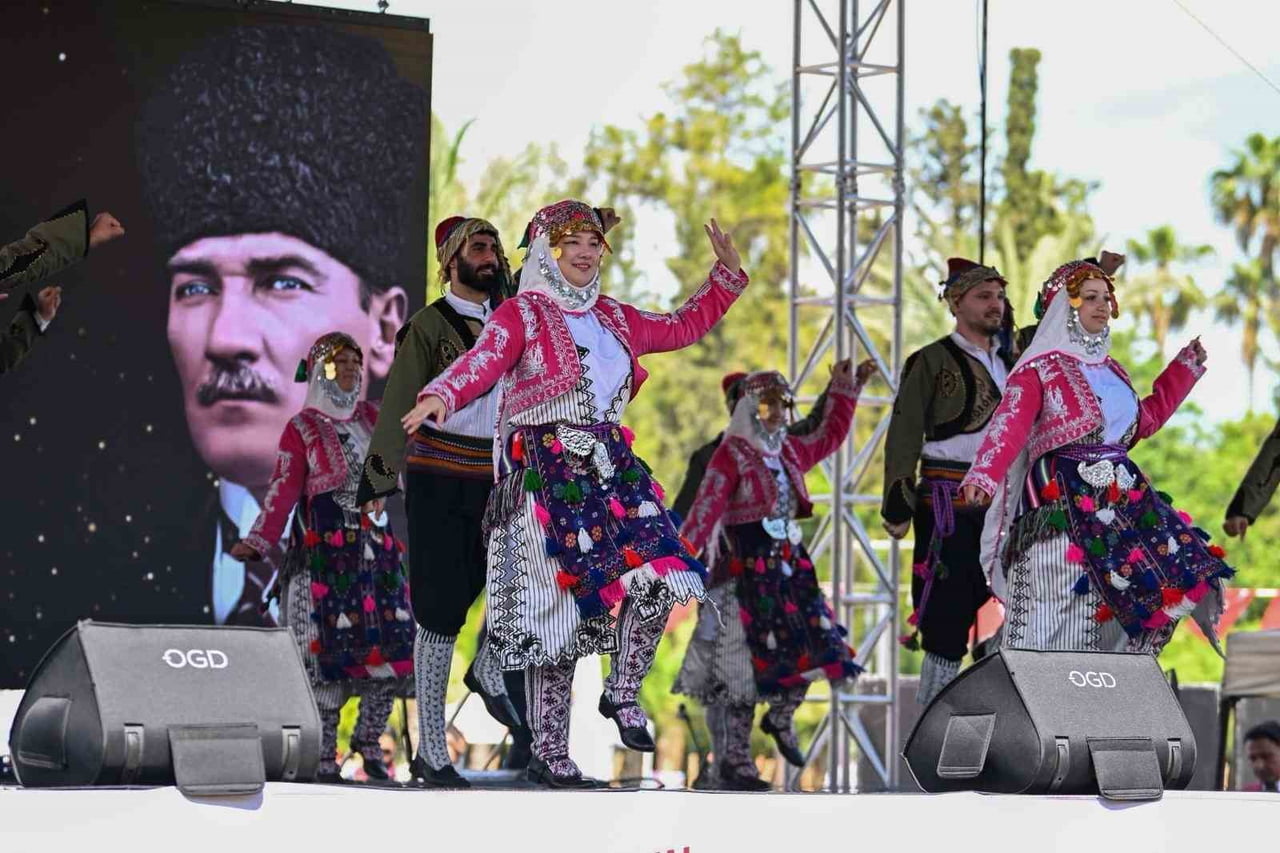 19 MAYIS ATATÜRK’Ü ANMA, GENÇLİK VE SPOR BAYRAMI DOLAYISIYLA DÜZENLENEN GENÇLİK VE SPOR ŞÖLENİ...