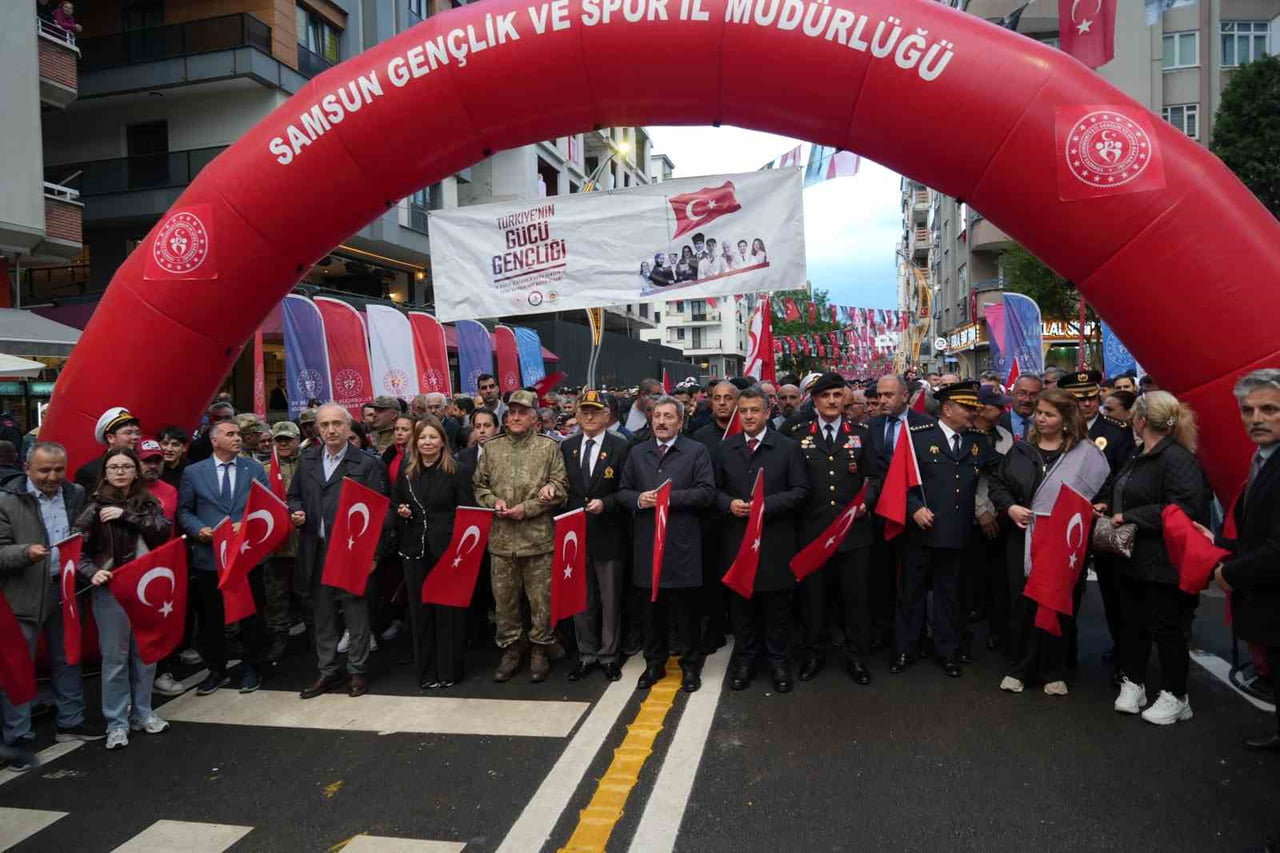 19 MAYIS ATATÜRK’Ü ANMA, GENÇLİK VE SPOR BAYRAMI ETKİNLİKLERİ ÇERÇEVESİNDE SAMSUN’DA 1919 METRELİK...