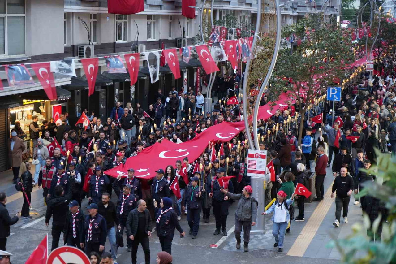 19 MAYIS ATATÜRK’Ü ANMA, GENÇLİK VE SPOR BAYRAMI ETKİNLİKLERİ ÇERÇEVESİNDE SAMSUN’DA 1919 METRELİK...