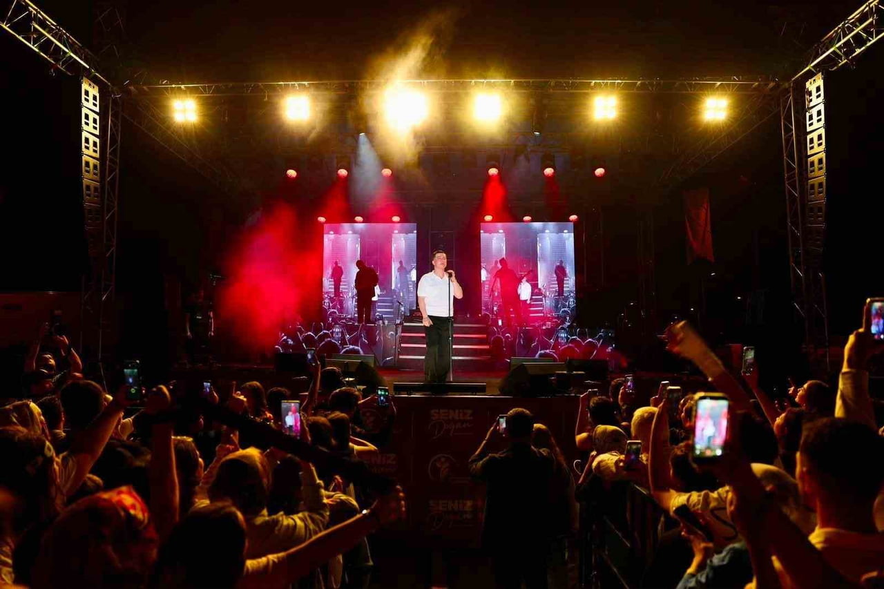 19 MAYIS ATATÜRK’Ü ANMA, GENÇLİK VE SPOR BAYRAMI, MERKEZEFENDİ’DE POİZİ KONSERİYLE BÜYÜK BİR COŞKU...