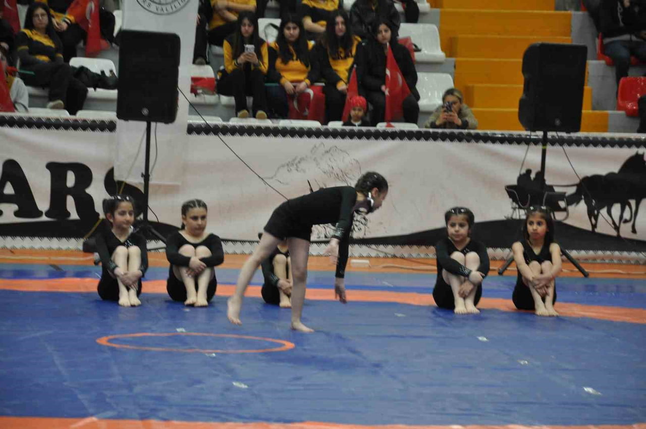 19 MAYIS ATATÜRK’Ü ANMA GENÇLİK VE SPOR BAYRAMI, TÜM YURTTA OLDUĞU GİBİ KARS’TA DA COŞKUYLA...