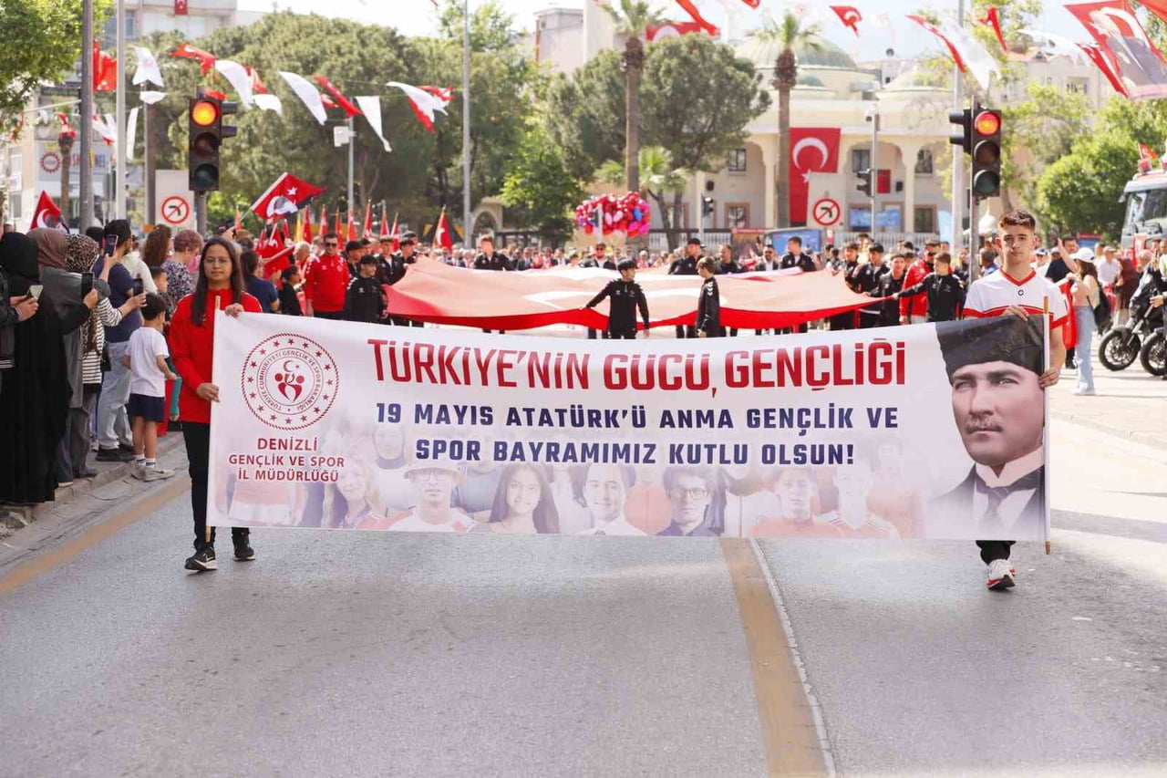 19 MAYIS ATATÜRK’Ü ANMA VE GENÇLİK VE SPOR BAYRAMI KUTLAMALARI, SABAH SAATLERİNDE VALİLİK ATATÜRK...