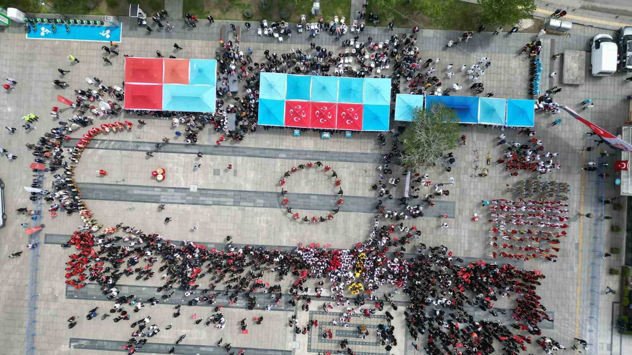 19 MAYIS KUTLAMALARININ YAPILDIĞI KADEŞ BARIŞ MEYDANINDAN DRON GÖRÜNTÜSÜ