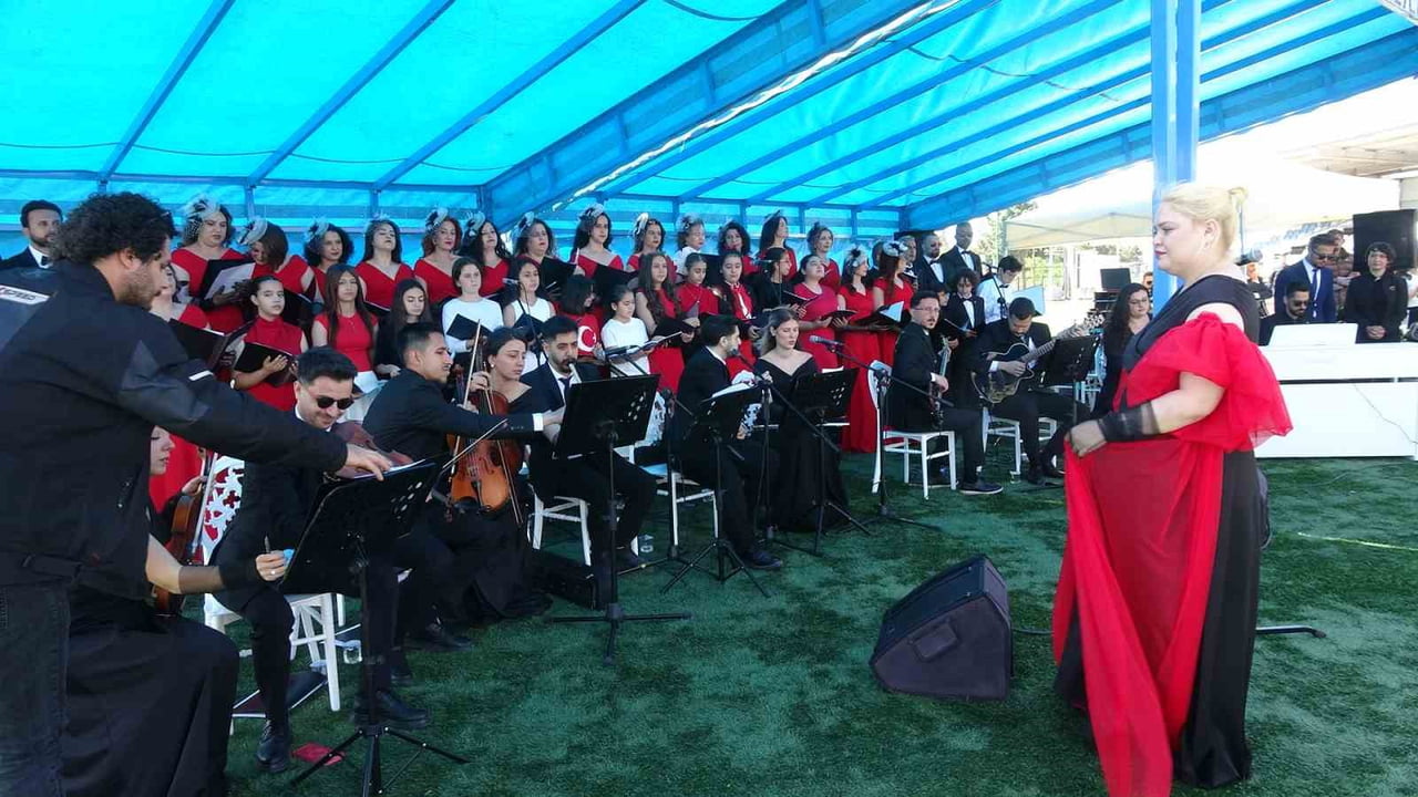 19 MAYIS’TA BAYRAK HEYECANI: ÜÇÜNCÜ DENEMEDE BAŞARI GELDİ