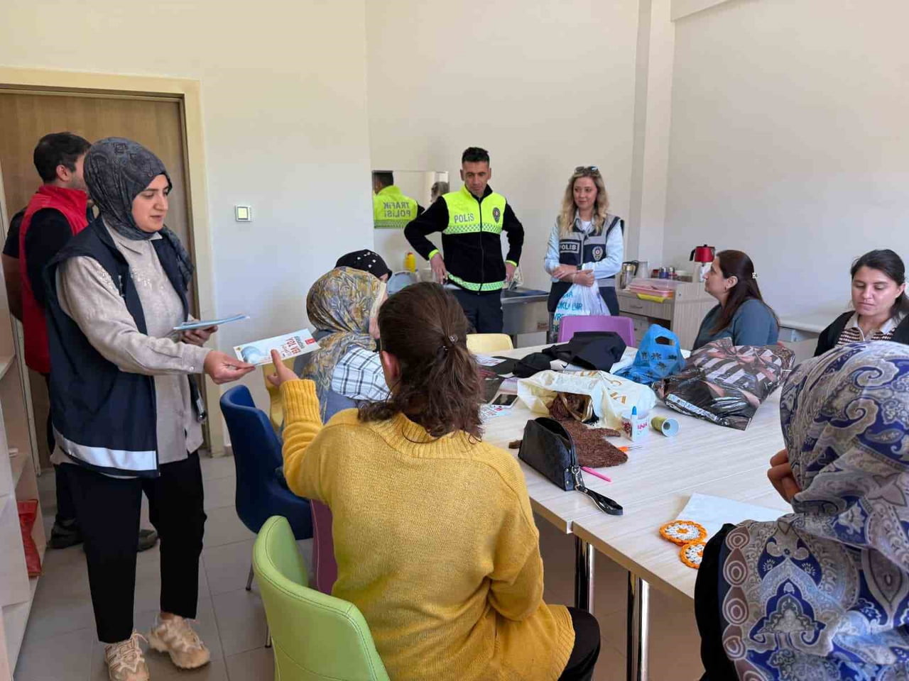 2-8 MAYIS TRAFİK HAFTASI ETKİNLİKLERİ KAPSAMINDA TUNCELİ'NİN ÇEMİŞGEZEK İLÇESİNDE ÖĞRENCİLERE...
