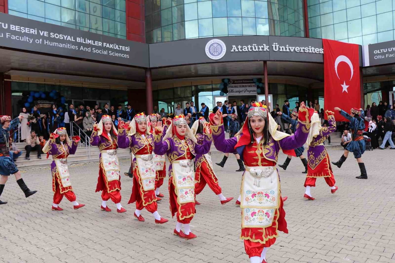 2025-2026 AKADEMİK YILI MEZUNİYET TÖRENİ RENKLİ ANLARA SAHNE OLDU.