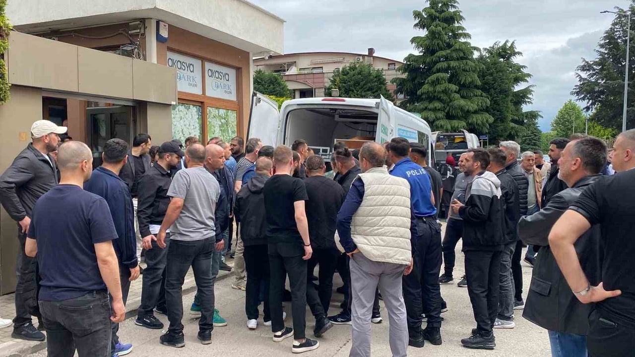 23 MAYIS TARİHİNDE İZMİT İLÇESİ YAHYAKAPTAN MAHALLESİ SAĞLIK SOKAK'TA BULUNAN SİTEDE MEYDANA...