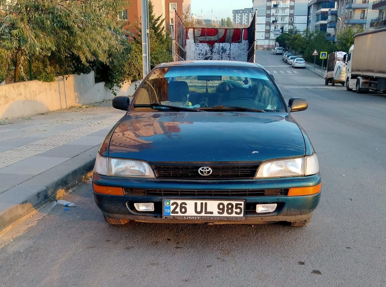 26 UL 985 PLAKALI OTOMOBİL