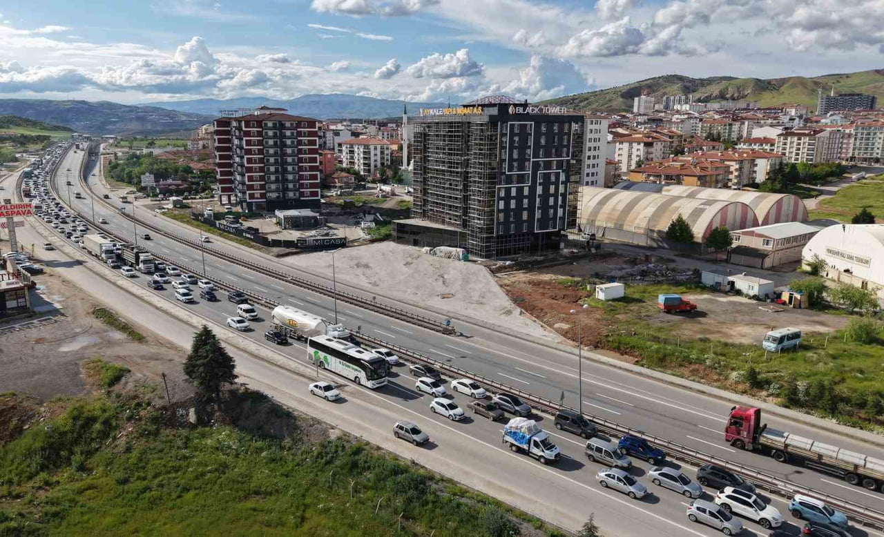 43 İLİN GEÇİŞ NOKTASI "KİLİT KAVŞAK" KIRIKKALE'DE, 9 GÜNLÜK KURBAN BAYRAMI TATİLİ DOLASIYLA...