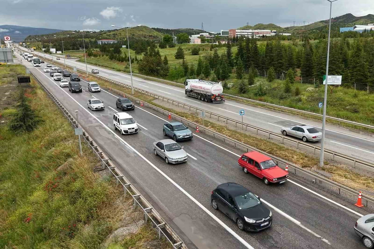 43 İLİN GEÇİŞ NOKTASINDA BULUNAN "KİLİT KAVŞAK" KIRIKKALE’DE, BAYRAM TATİLİ DOLAYISIYLA TRAFİK...