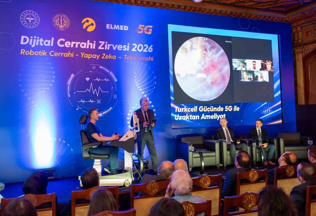 5G TEKNOLOJİSİYLE, MUŞ DEVLET HASTANESİ'NDEKİ TEDAVİ GÖREN BİR HASTANIN AMELİYATI, İSTANBUL...