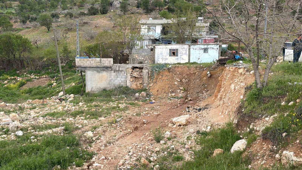 6 ŞUBAT DEPREMLERİNDE ADIYAMAN’IN TUT İLÇESİNE BAĞLI KAŞLICA KÖYÜ PAMUKLU MEZRASINDA BULUNAN 76...