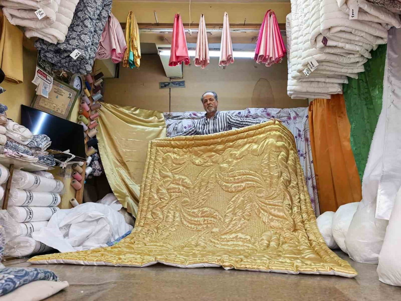 73 YAŞINDAKİ ERKAN GENÇ 60 YILDIR MESLEĞİNİ AYNI AŞKLA İCRA EDİYOR