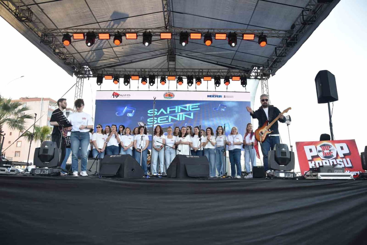 80’LER 90’LAR KONSERİ VE GENÇ SAHNE PROGRAMI, ŞEHİRDE NOSTALJİ VE MÜZİK DOLU ANLAR...