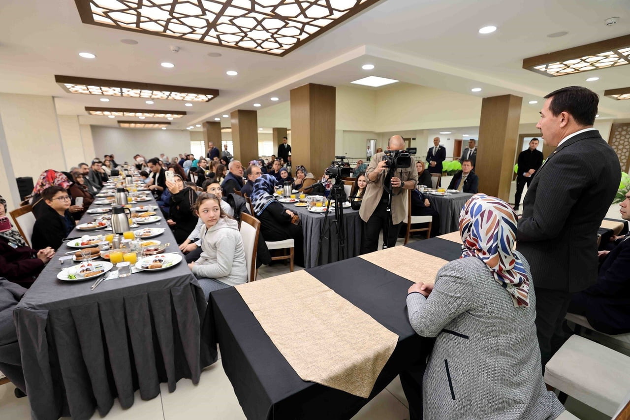 9 MAYIS DÜNYA ÇÖLYAK GÜNÜ DOLAYISIYLA KARATAY BELEDİYESİ TARAFINDAN DÜZENLENEN PROGRAMDA KARATAY...