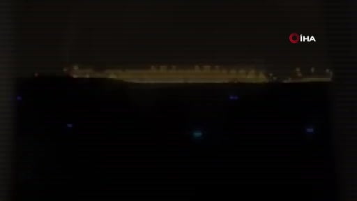 ABD’de bulunan Denver Uluslararası Havalimanı’na çitlerden atlayarak kaçak giren kişiye, kalkış...
