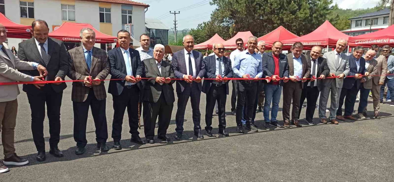 AÇILIŞ KURDELESİNİ PROTOKOL ÜYELERİ GERÇEKLEŞTİRDİ