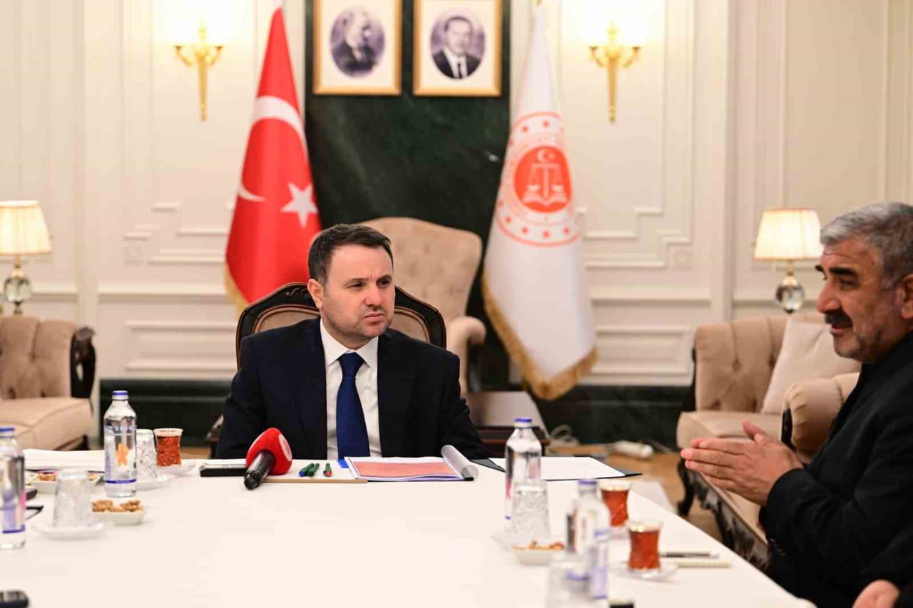 ADALET BAKANI AKIN GÜRLEK, 2024 YILINDA VAN'DA HAYATINI KAYBEDEN ÜNİVERSİTE ÖĞRENCİSİ ROJİN...