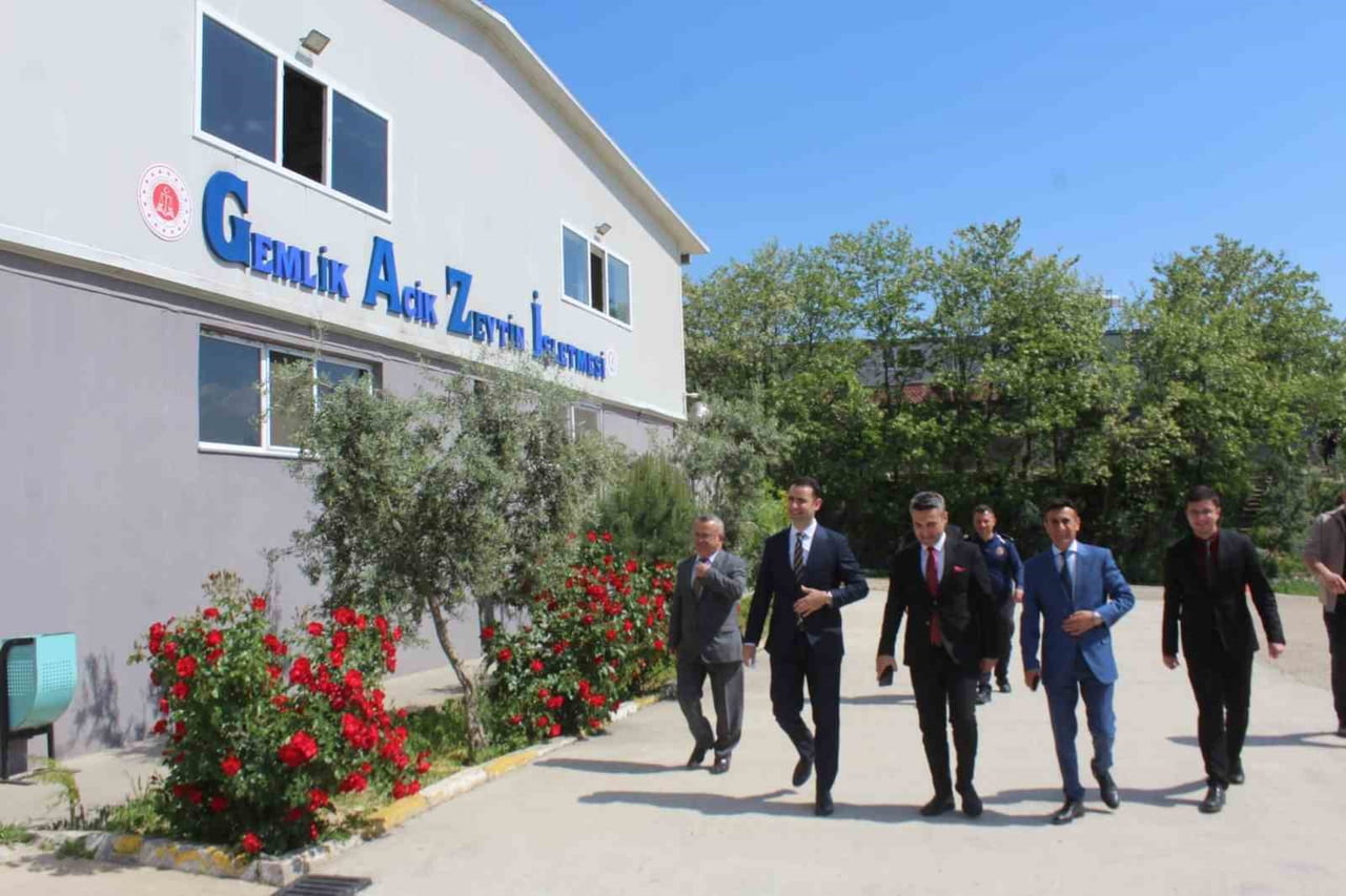 ADALET BAKANLIĞI HEYETİ, GEMLİK CEZA İNFAZ KURUMU’NDA ÜRETİM ATÖLYELERİ VE HÜKÜMLÜLERE YÖNELİK...